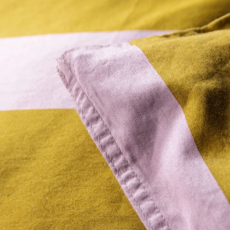 Essenza Minte Stripe Pale Purple-Olive Satin Bettwäsche