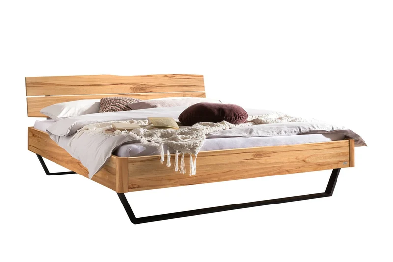 Hasena Massivholzbett Fossoli Wildbuche natur mit schwarzen Metallkufen