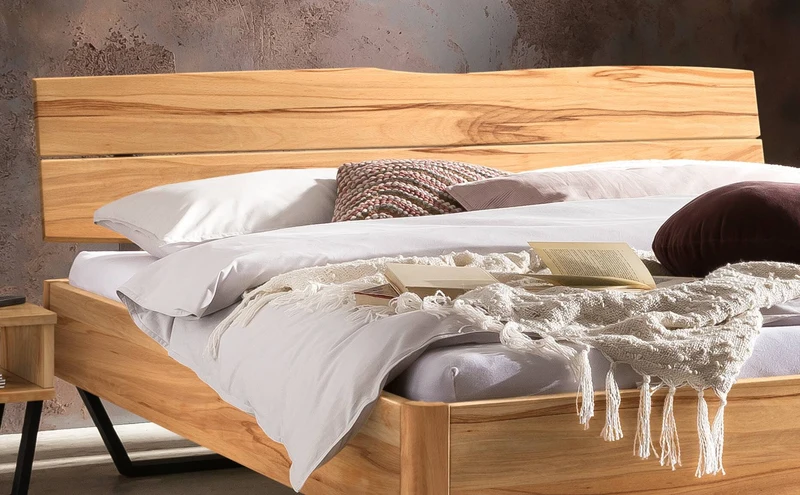 Hasena Massivholzbett Fossoli Wildbuche natur mit schwarzen Metallkufen