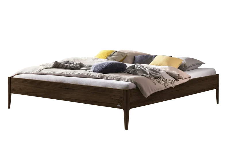 Hasena Massivholzbett Pieve Nussbaum geölt, Lounge-Design mit Füßen