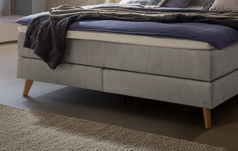 Hasena Boxspringbett Fernanda Eiche bright mit Bezug Pace light grey