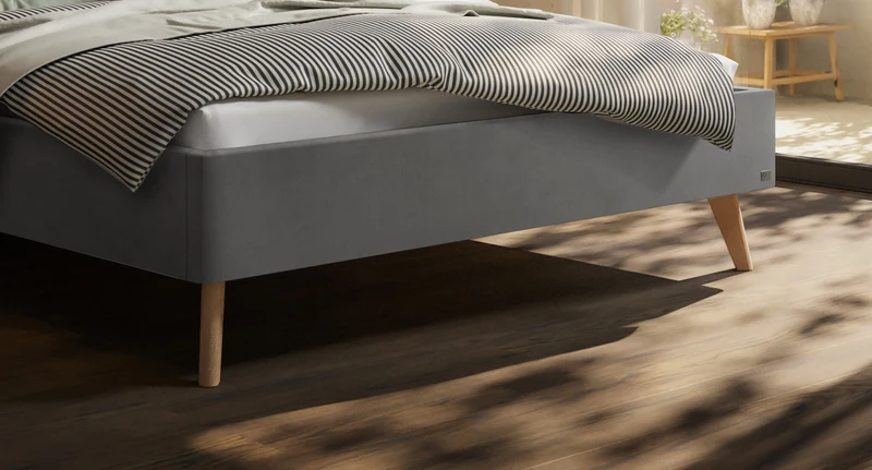 Hasena Polsterbett Reyes aus Eiche Massivholz mit Bezug Monet Steel