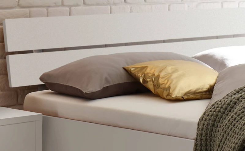 Hasena Bett Ortona Weiß mit gepolstertem Kopfteil aus der Kollektion Trento