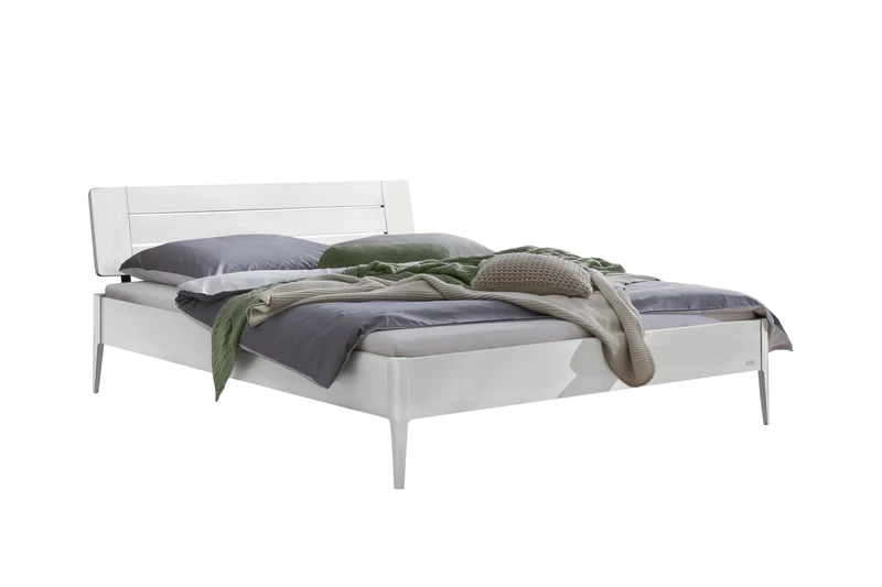 Hasena Lounge Bett Busseto in Weiß mit schmalen Holzfüßen aus MDF-Dekor