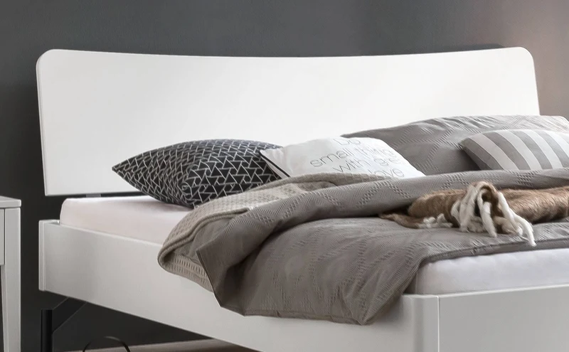 Hasena Albinia Bett Weiß mit schwarzen Metallfüßen – Lounge-Kollektion