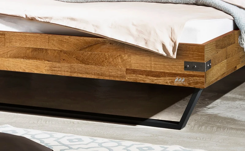 Hasena Bett Ezzo Industrial-Loft aus Akazie Massivholz mit Metallkufen