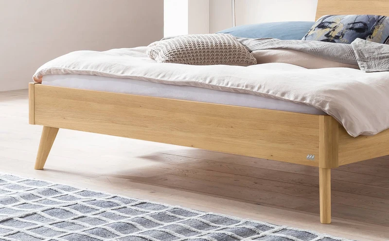 Hasena Caluso Massivholzbett Eiche bright geölt mit Loungestil-Design