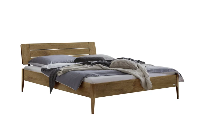 Hasena Busseto: Massivholzbett Wildeiche natur geölt, Lounge-Design