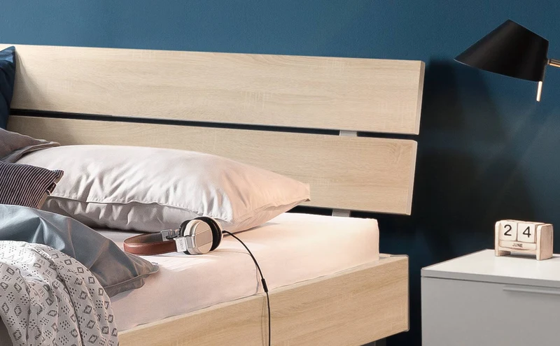 Hasena Bett Rocco Industrial-Movie, Eiche sägerau mit Alu-Füßen
