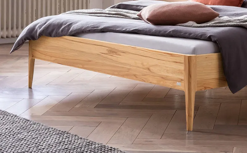 Hasena Pistoia Massivholzbett Wildbuche mit gepolstertem Kopfteil, Lounge