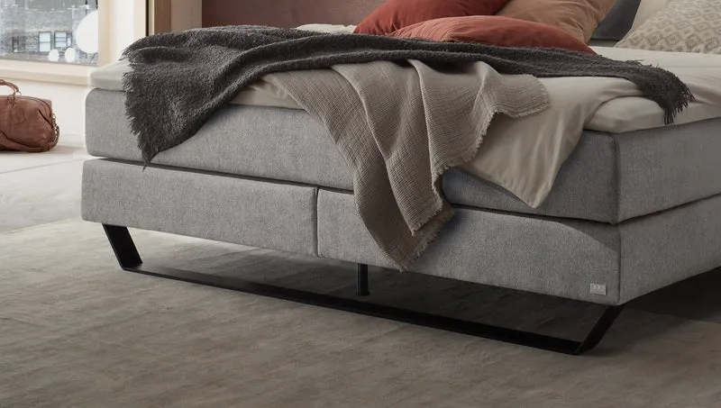 Hasena Boxspringbett Celina in Light Grey mit Metallkufe und Kissenkopfteil