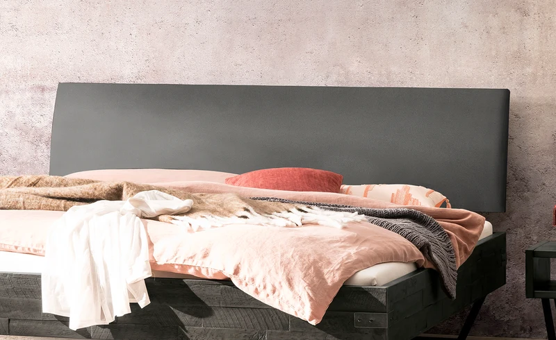 Hasena Massivholzbett Lecona Akazie Vintage Grey mit schwarzen Kufen