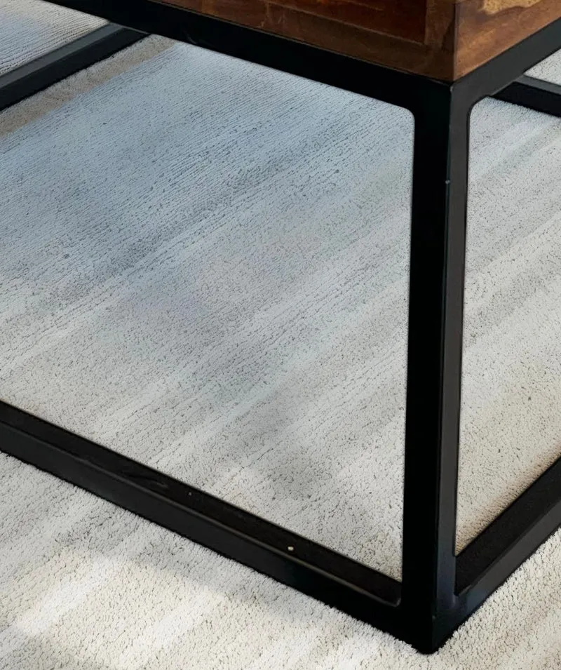 Couchtisch Sheesham Massivholz Metall 60x60x40cm mit Stauraum Modern