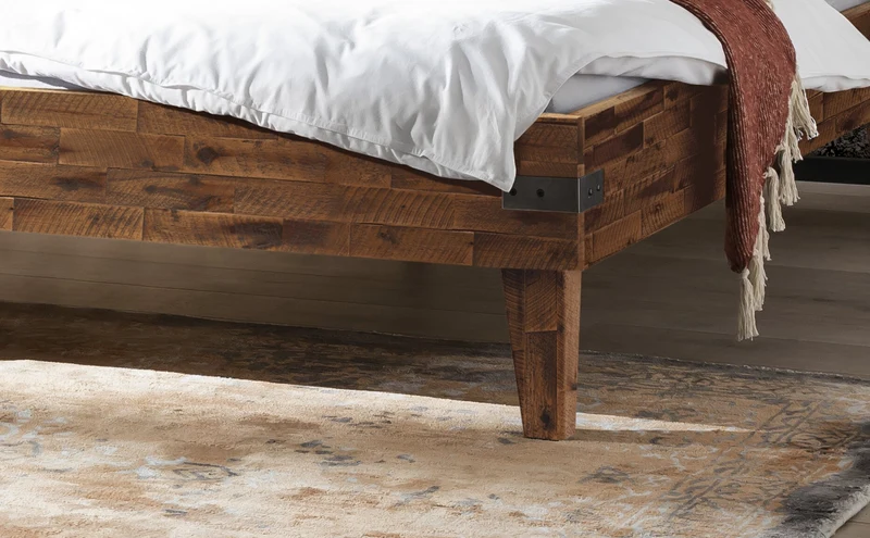 Hasena Aloa Massivholzbett aus Akazie Vintage Brown im Industrial-Look