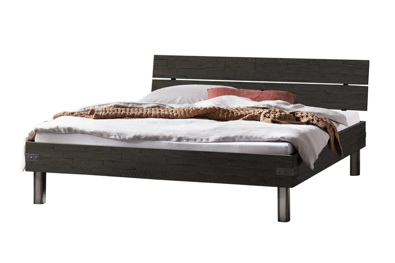 Hasena Bett Duno: Massives Akazienholz im Industrial-Loft-Stil mit markanten Metallfüßen