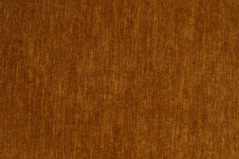 Sofa Hodge 4,5-Sitzer Ochre mit Samtbezug im 70er-Retro-Stil