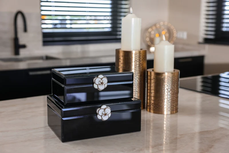 Aufbewahrungsbox Vivy black small – Schmuckbox mit Glasdeckel, schwarz