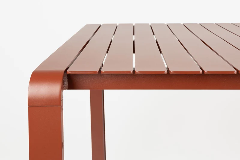 Gartenmöbel-Set Vondel: Tisch, 2 Stühle & Bank in Rot aus Aluminium