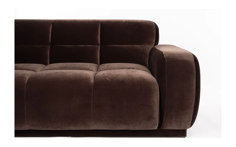 Sofa Hazel 4,5-Sitzer in Braun mit Gestell aus Eukalyptusholz