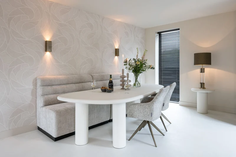 Beistelltisch Bloomstone White – organische Form von Richmond