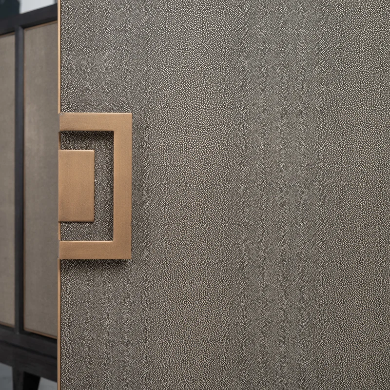 Sideboard Bloomville Brass Shagreen – Art-Deco-Design mit Soft-Close