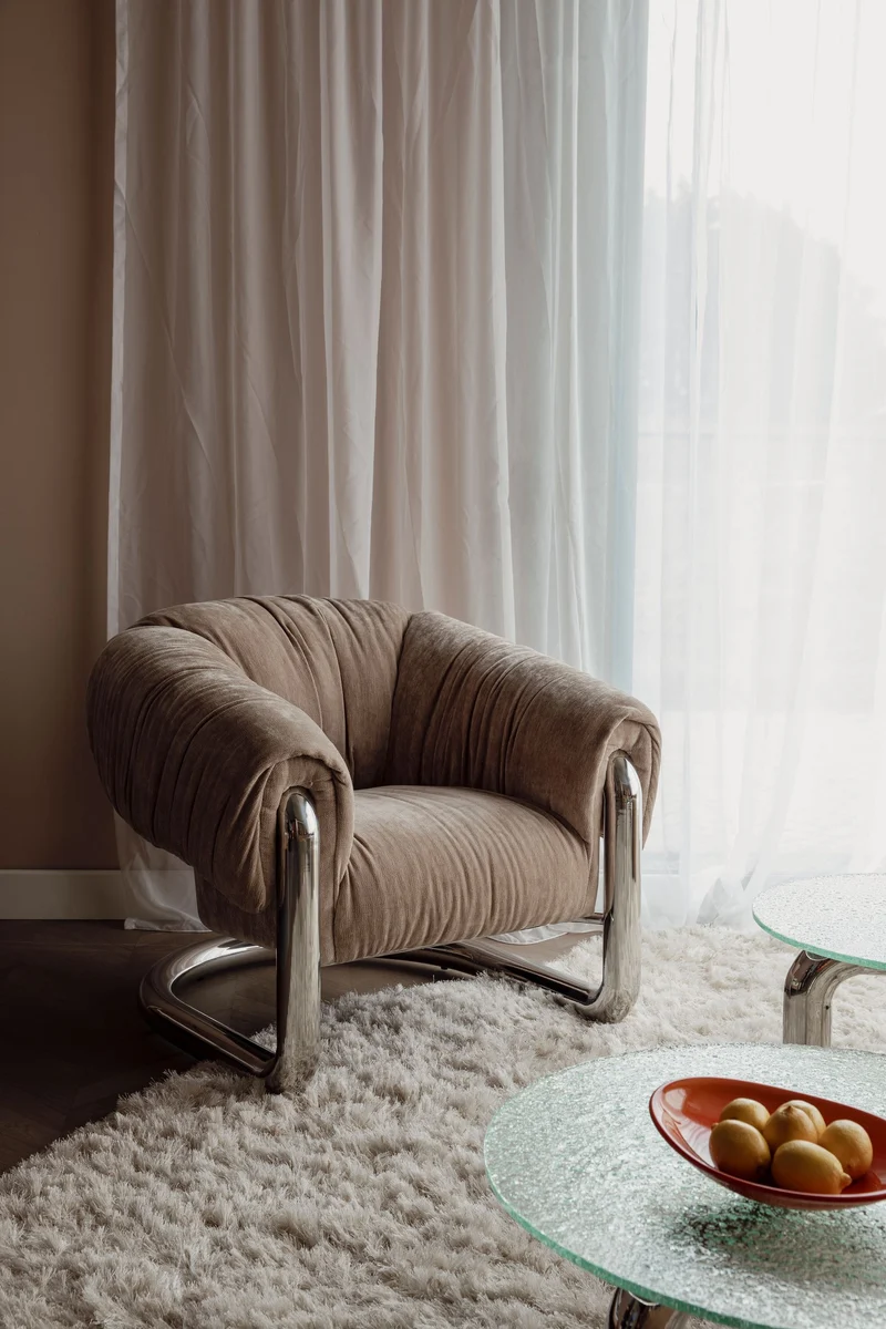 Loungesessel Marly von Dutchbone mit Samtbezug in Silber, Retro-Look