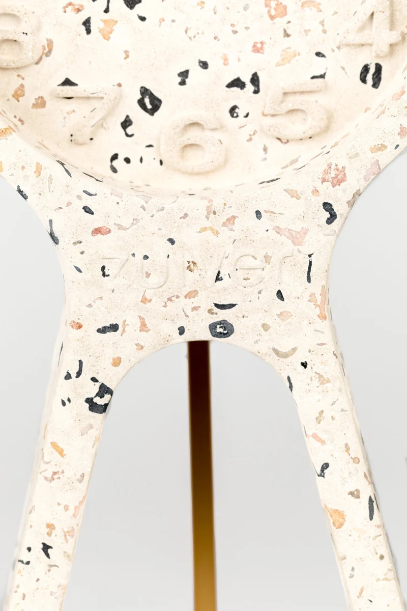 Wanduhr Pendulum Time Terrazzo White von Zuiver für Wohnzimmer