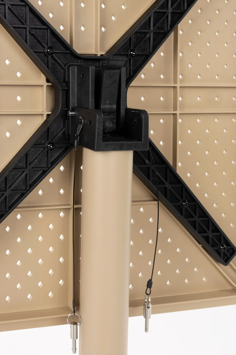Bistrotisch George klappbar in Beige mit Metallbein für den Garten