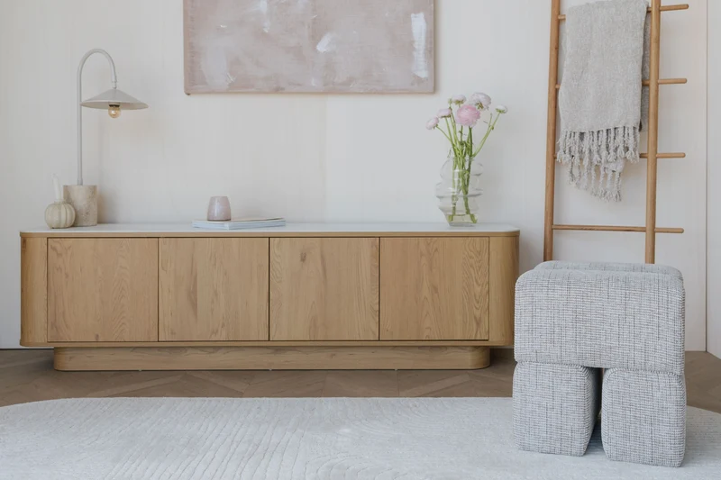 Hocker Staple Braun mit verspieltem Blockdesign aus Polyester