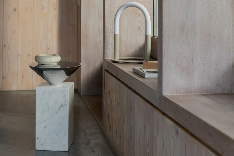 Beistelltisch Pride mit Marmor-Basis und Aluminium-Platte von Zuiver
