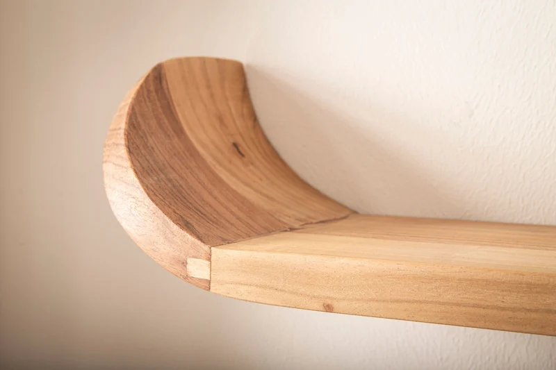 Wandregal Mango Massivholz 80 cm, geschwungene Enden, handgefertigt