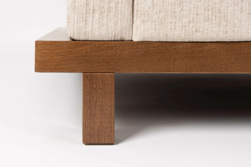 Sofa Blossom 3-Sitzer Sand mit Eichenholz-Gestell im Japandi-Stil