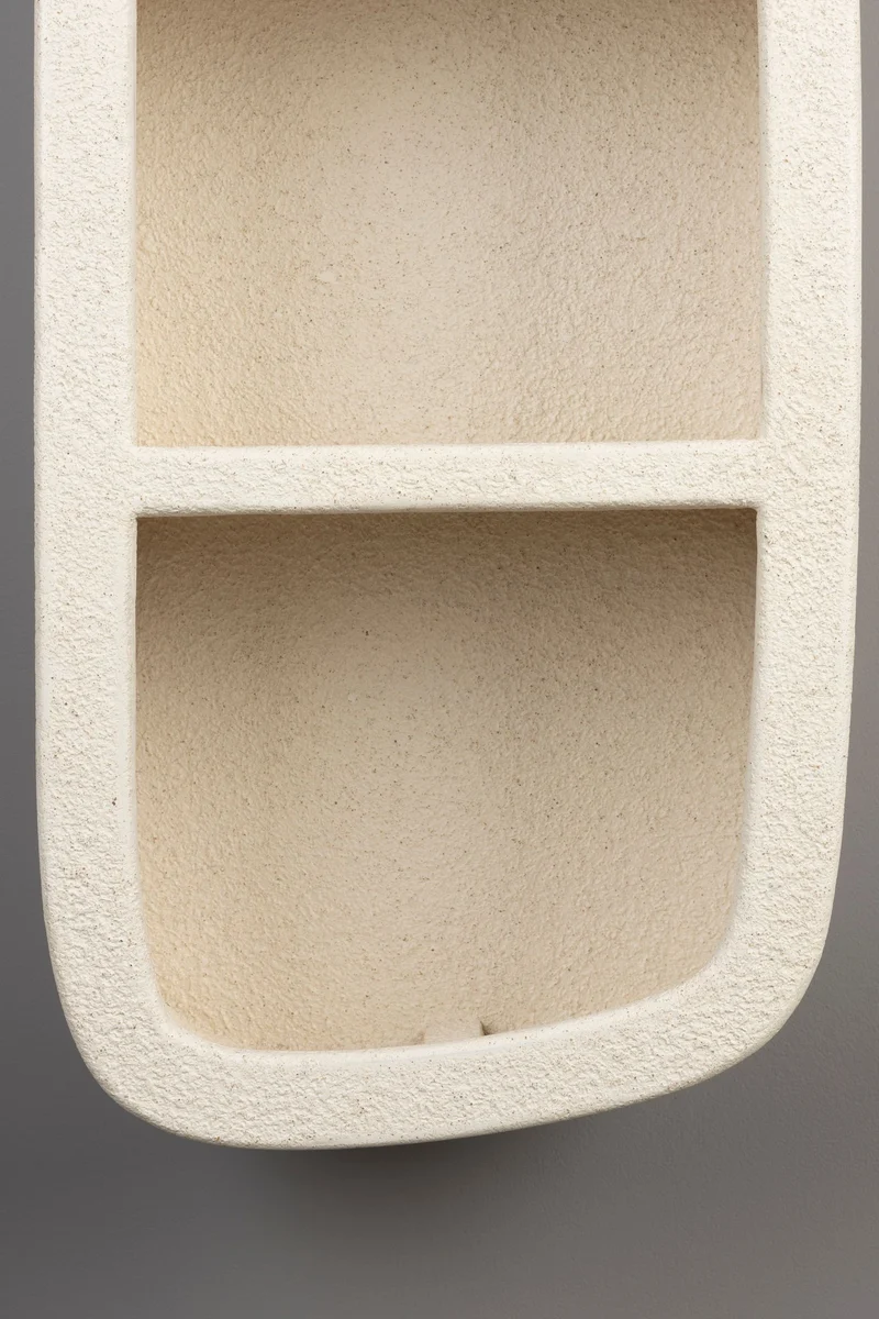 Wandregal Veda mit 3 Ablagen aus recyceltem Marmor in Beige/Natur