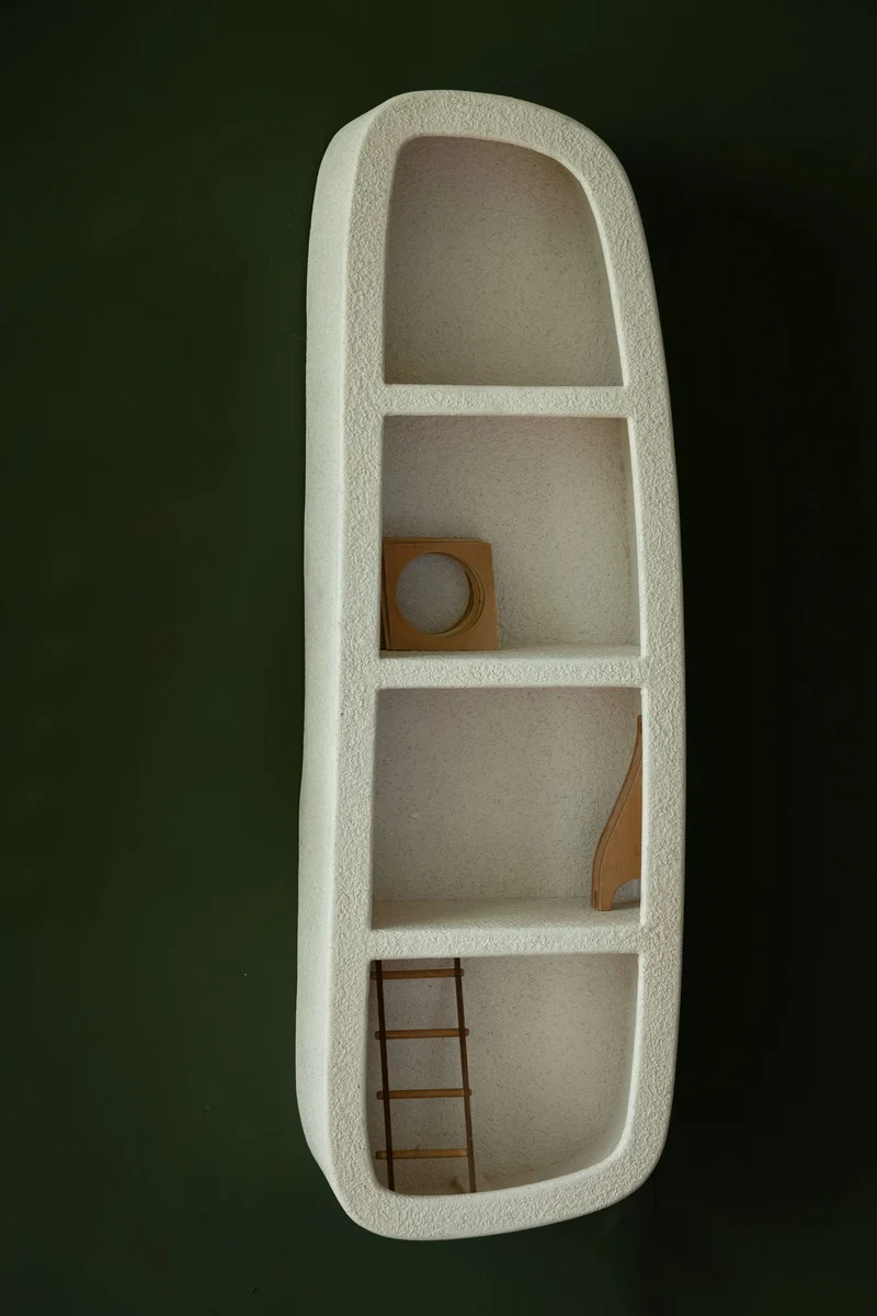 Wandregal Veda mit 3 Ablagen aus recyceltem Marmor in Beige/Natur