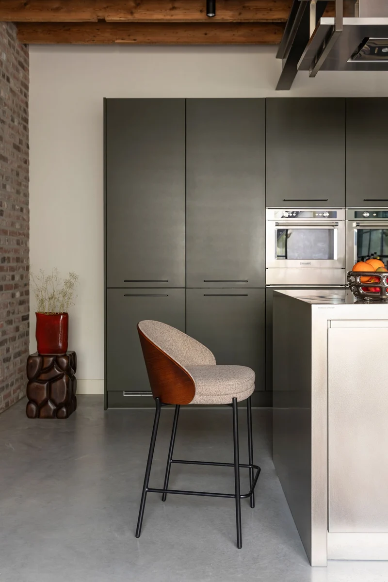 Barhocker Rodin 2er-Set, Beige mit Walnuss-Rückenlehne von Dutchbone
