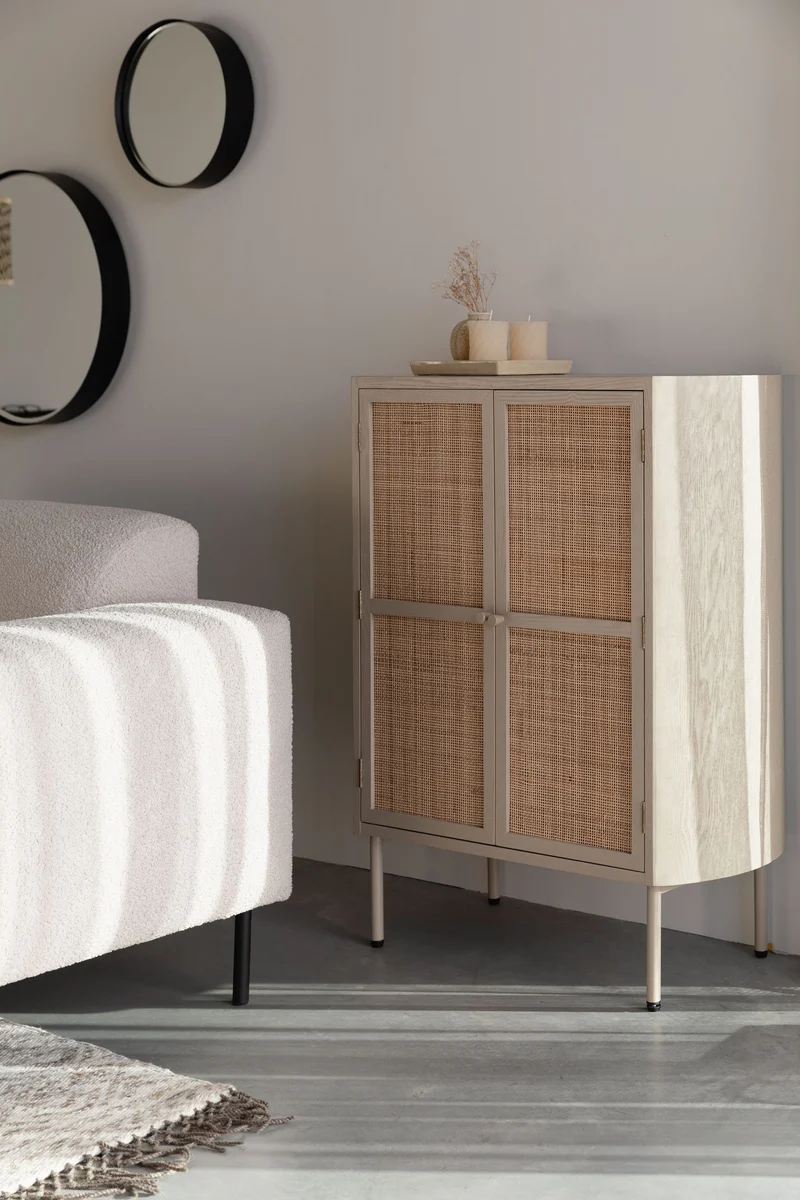 Schrank Amaya im Japandi-Stil, Beige mit geflochtenen Rattantüren