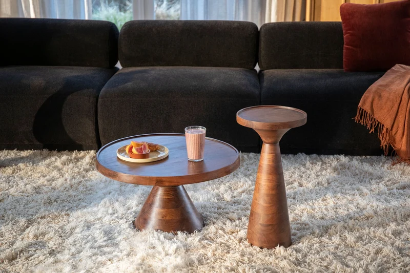 Beistelltisch Floss Walnuss aus Akazienholz, rundes Design von Zuiver