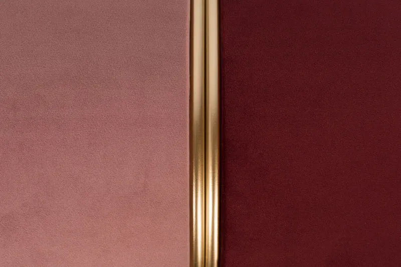 Hocker Bubbly Candy in Rosa mit goldenem Ring und Samtbezug