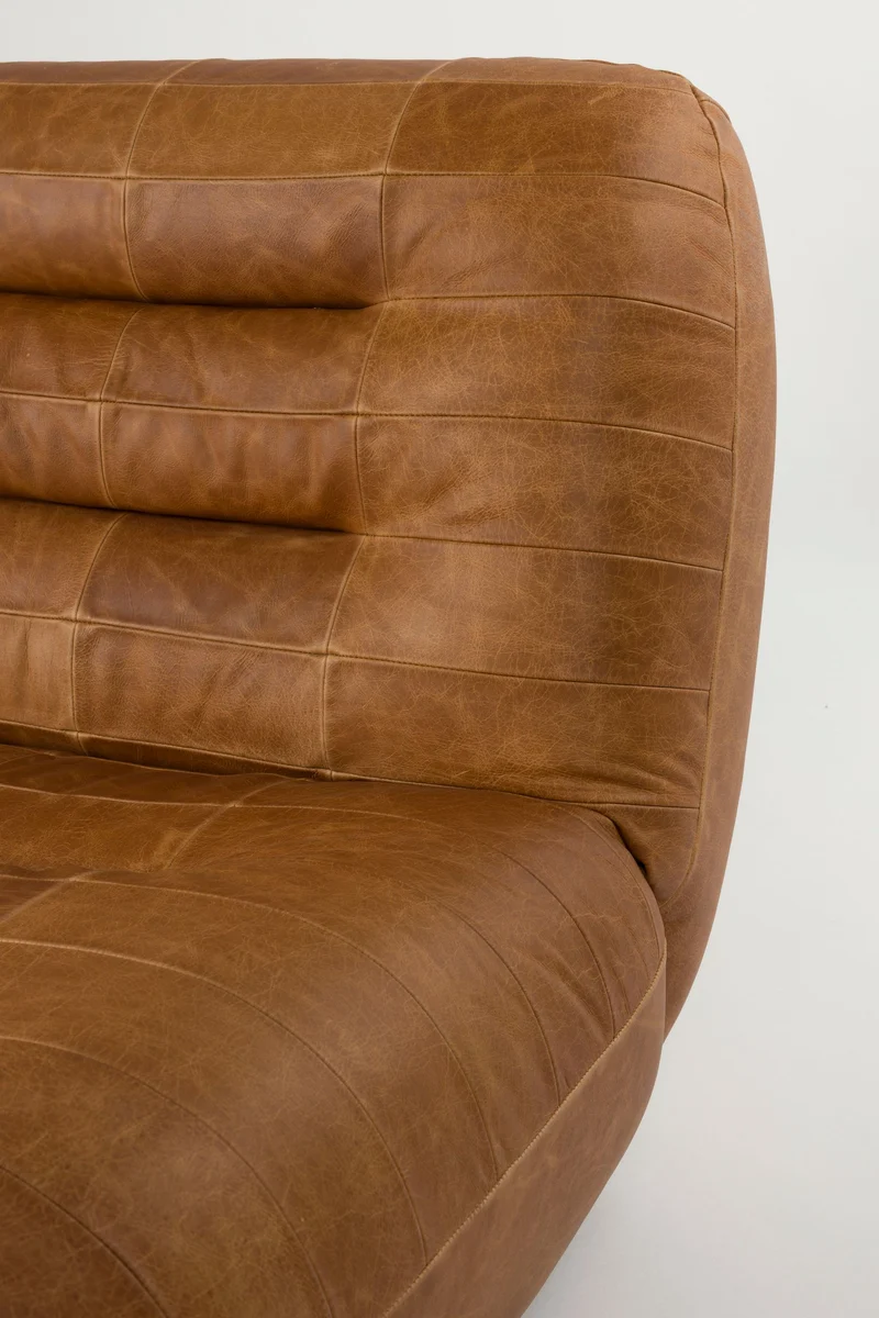 Loungesessel Wyatt Cognac aus Leder mit Gummibaumholz-Beinen