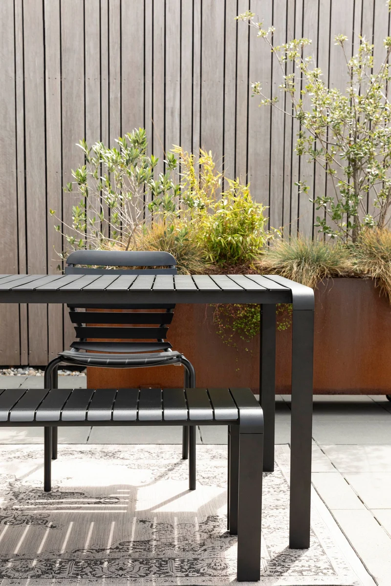Gartenmöbel-Set Vondel mit Tisch, 2 Stühlen & Bank, Schwarz von Zuiver