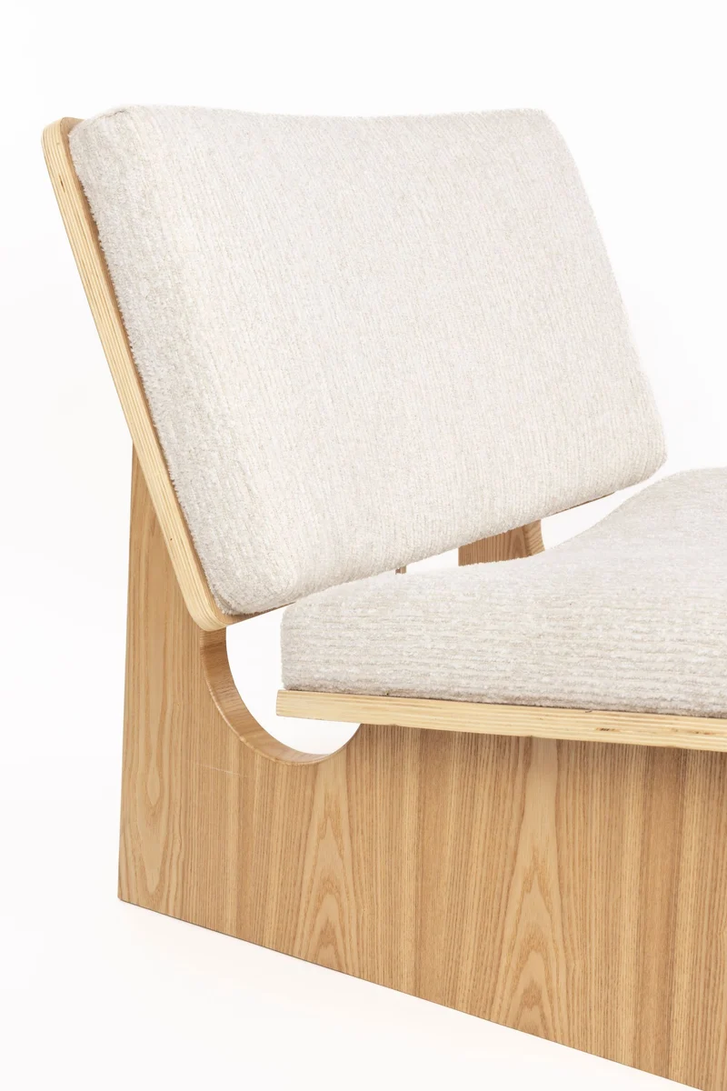 Loungesessel Volana Beige mit Eschenholz-Gestell von Zuiver
