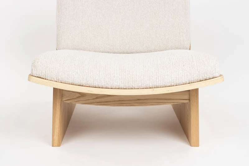 Loungesessel Volana Beige mit Eschenholz-Gestell von Zuiver