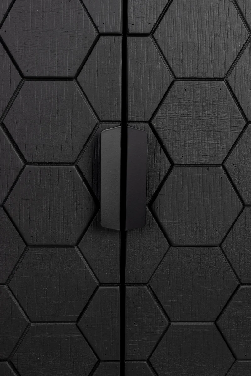 Sideboard Linc High in Schwarz mit Sechseckmuster aus Fichtenholz