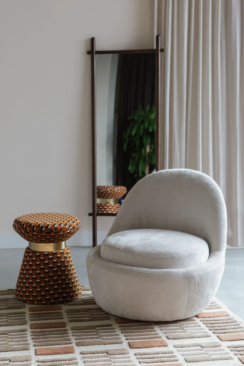 Hocker Pin mit braunem Muster und goldenem Rand, MDF-Gestell