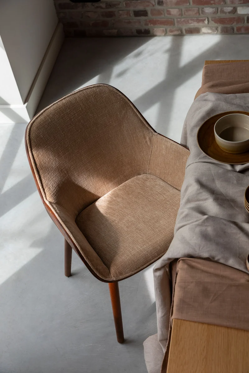 Sessel Taylor Beige mit Eschenholz-Gestell von Dutchbone im 70er-Stil