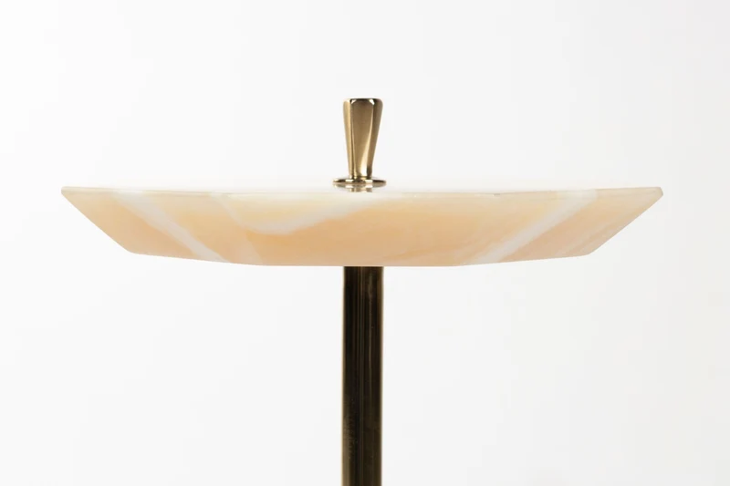 Beistelltisch Onno aus Marmor mit goldenem Metallgestell, Vintage-Look
