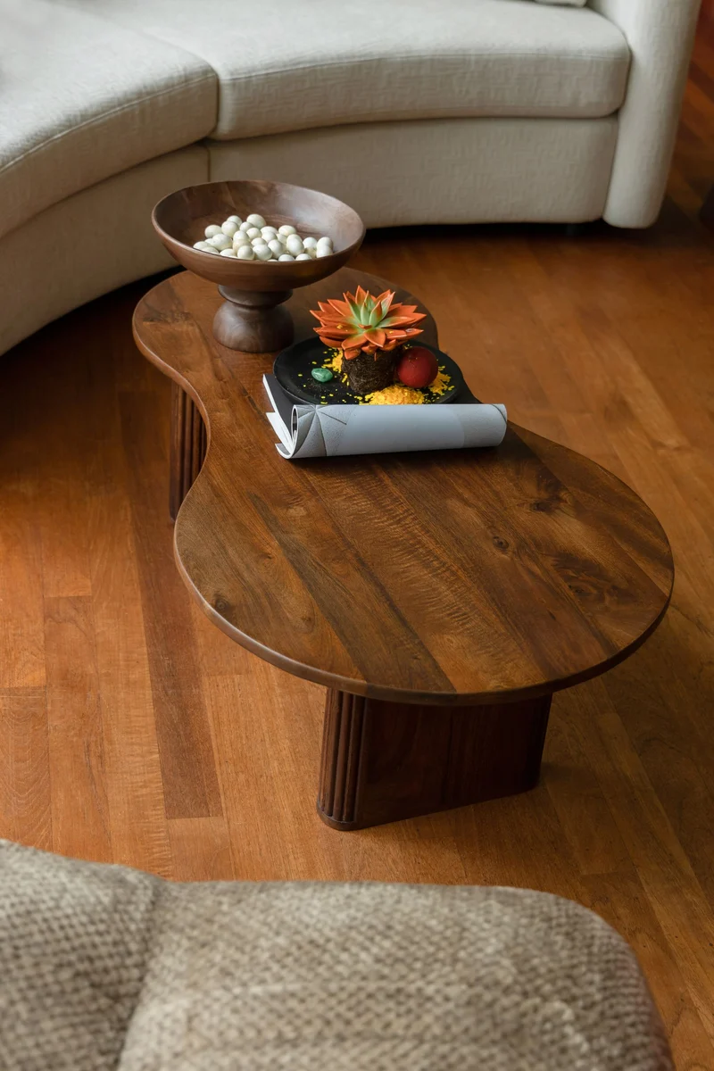 Couchtisch Tilon aus Mangoholz im Vintage-Design von Dutchbone