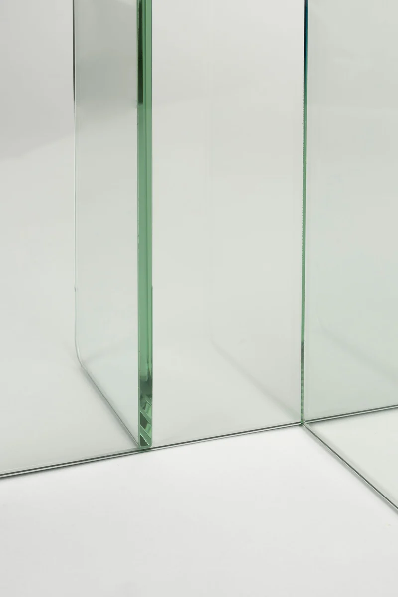 Beistelltisch Linea aus transparentem Glas mit Linienmuster Zuiver