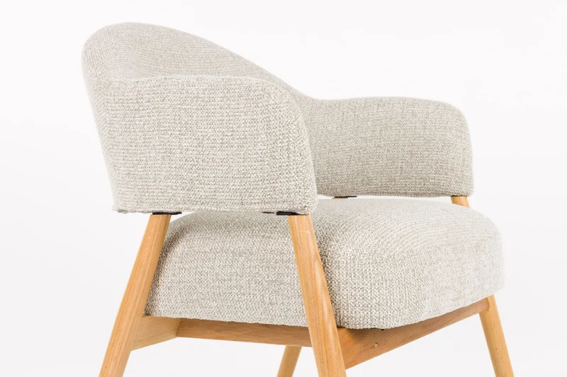 Loungesessel Indy Hellbraun-Beige mit Stoffbezug und Eichenholzgestell