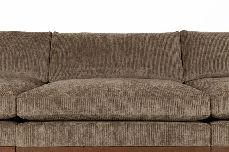 Sofa Blossom 4,5-Sitzer Moss mit Eichenholz-Gestell im Japandi-Stil